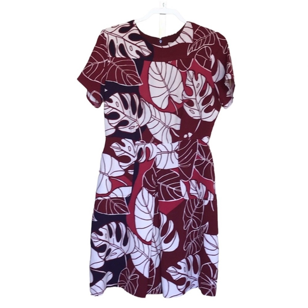Eva Mendes Leaf Print Short Sleeves
Dress Size 8